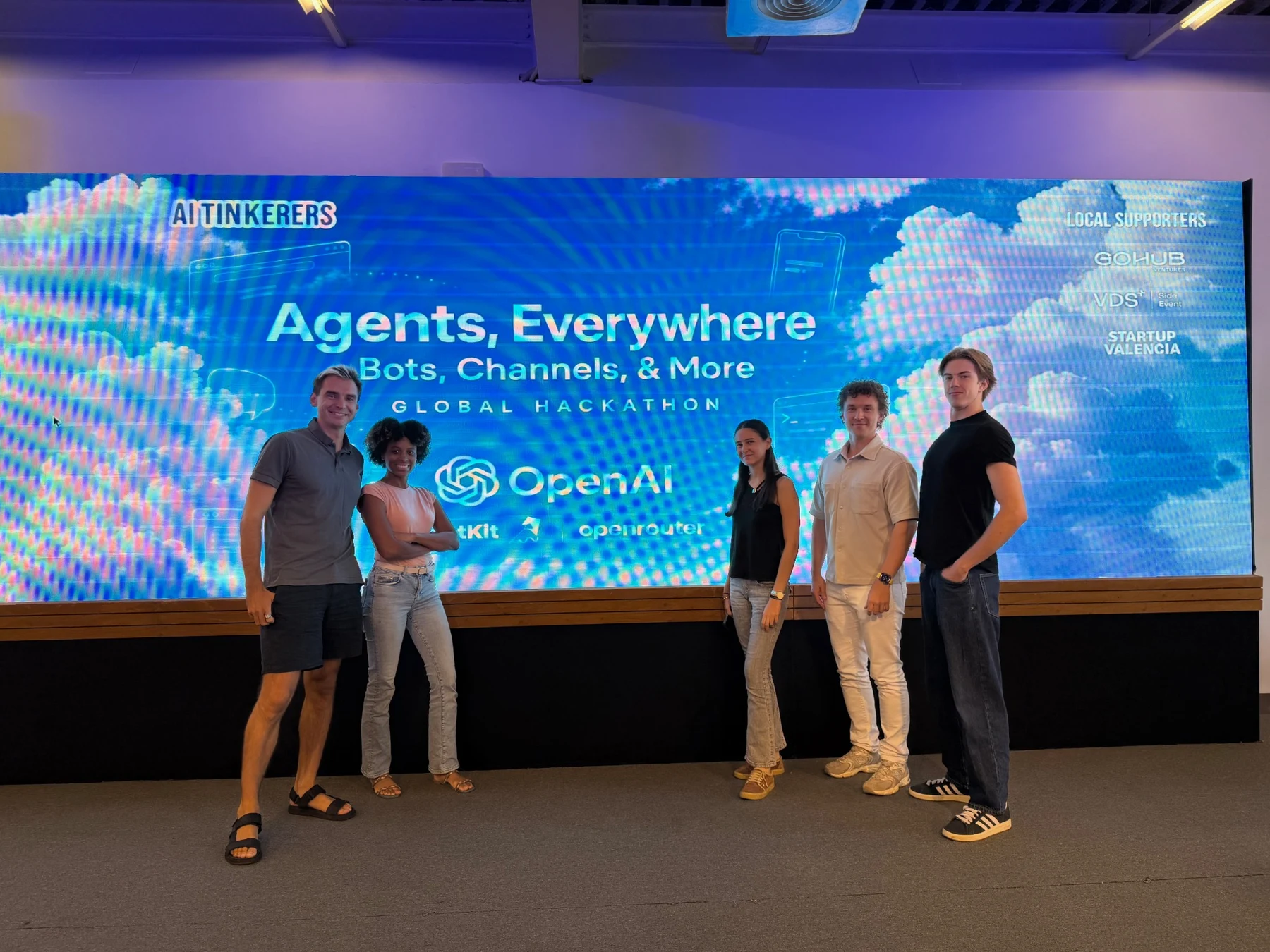 Nuestro equipo en el hackathon de AI Tinkerers en Valencia